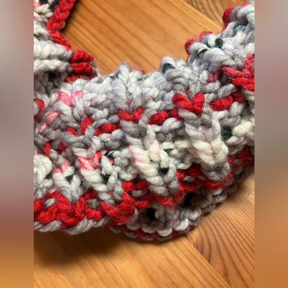NWOT Red/grey/white infinity scarf - Picture 5 of 11